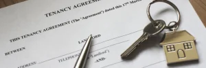 cláusula período de carencia contrato arrendamiento